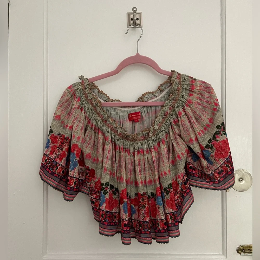 Anthropologie off shoulder printed top. Size small - Picture 1 of 4